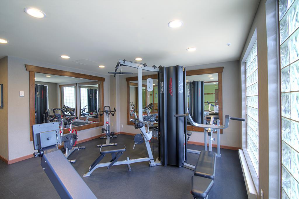 Whistler Town Plaza By Latour Hotels And Resorts ภายนอก รูปภาพ