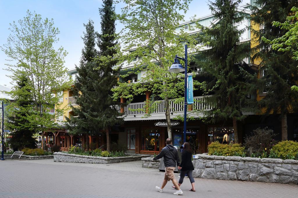 Whistler Town Plaza By Latour Hotels And Resorts ภายนอก รูปภาพ