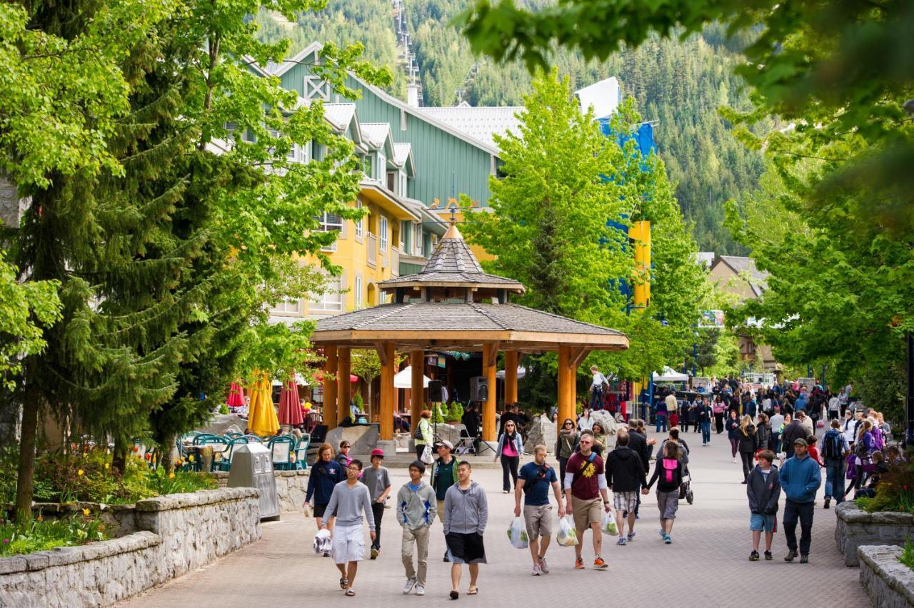Whistler Town Plaza By Latour Hotels And Resorts ภายนอก รูปภาพ